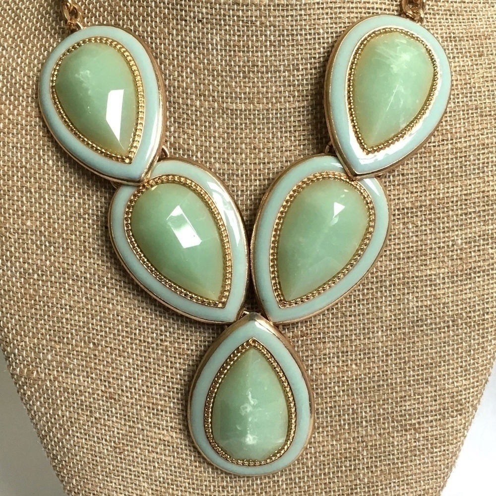 329 Jade Green Statement Necklace 26$